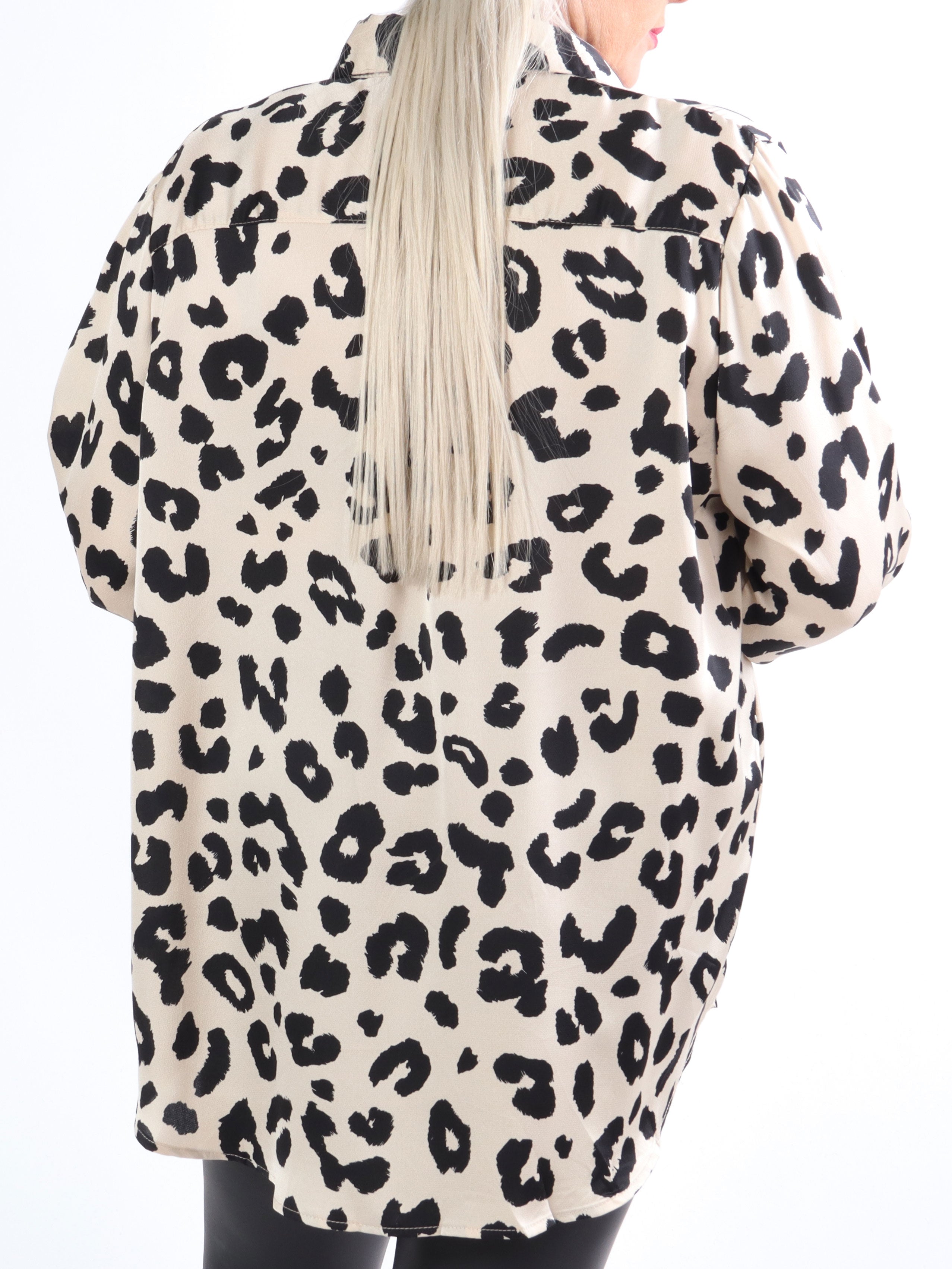 Fadia - Sød leopardskjorte i silkelook